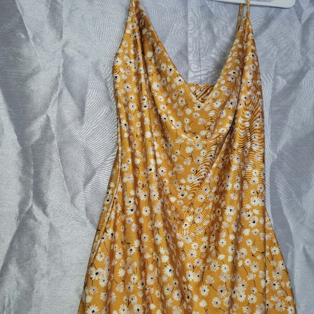 Dress - Picture 4 of 5